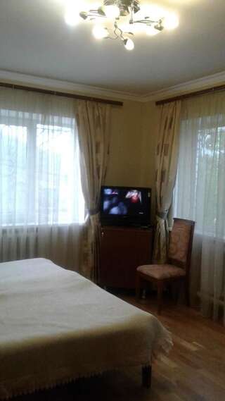 Гостиница Guest House on Podgornaya Кисловодск Трехместный номер с собственной ванной комнатой-9