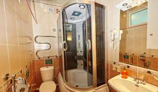 Гостиница Guest House on Podgornaya Кисловодск Двухместный номер с 2 отдельными кроватями и ванной комнатой-6